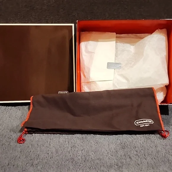 Coach purse, small, white leather - Picture 4 of 5